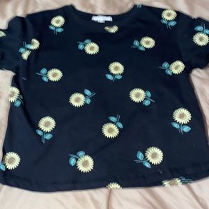 Hello, I am selling this top because I had bought it for no reason really!